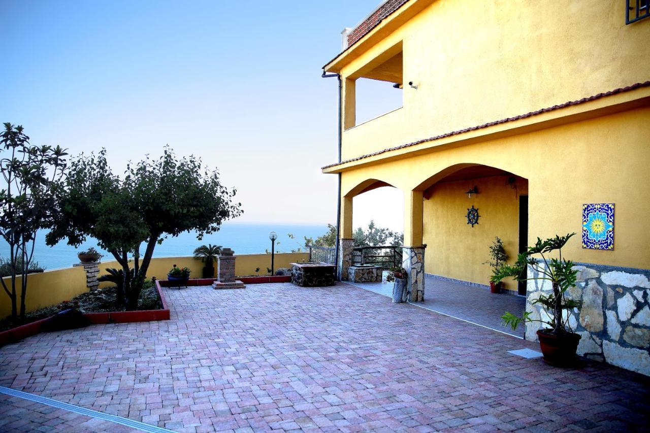 Villa Yellow House Ликата Экстерьер фото